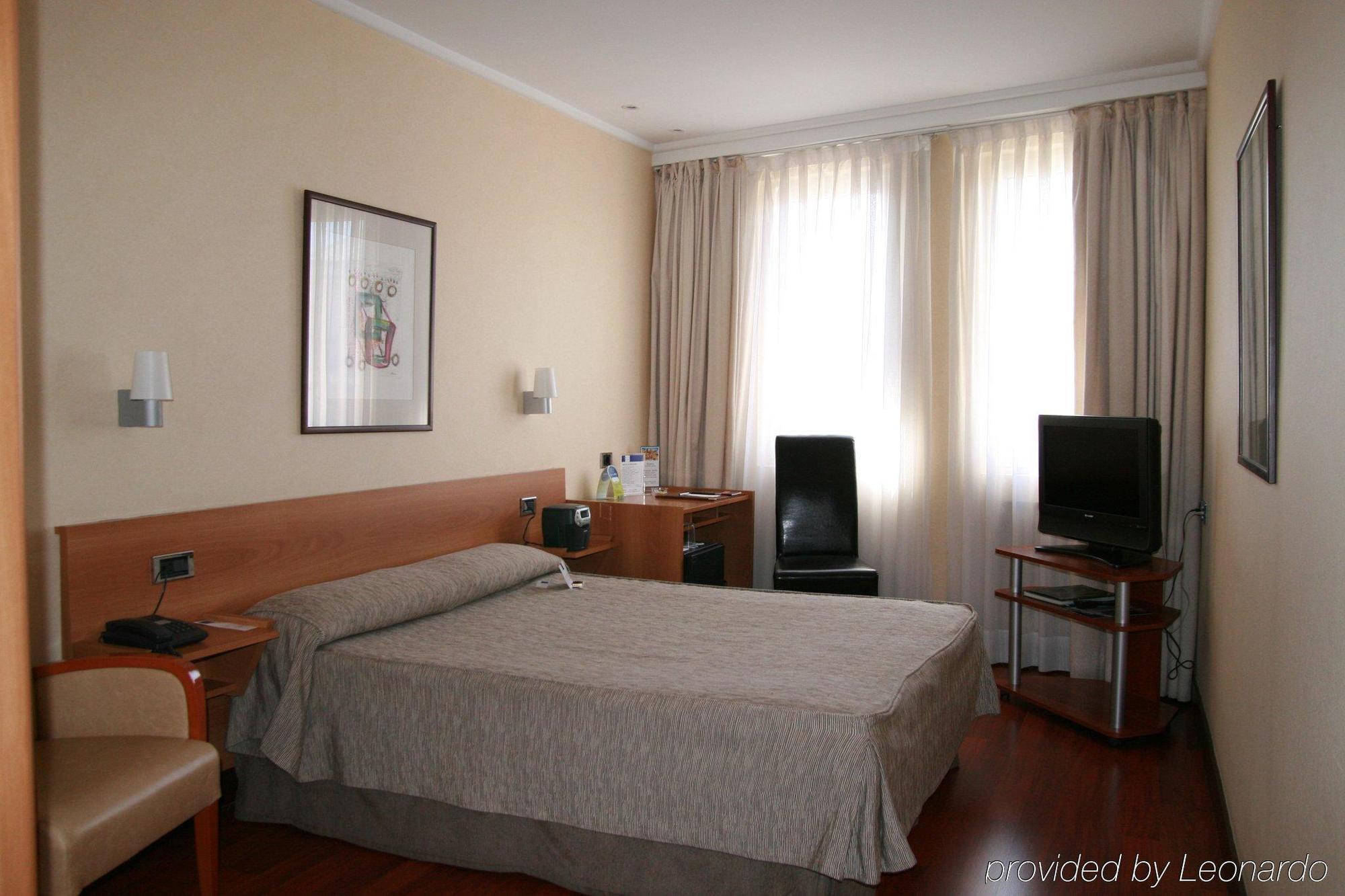 Hotel Yoldi Pamplona Zimmer foto